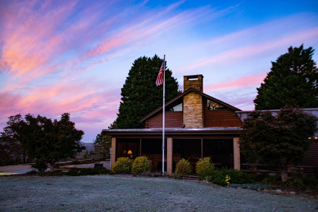 Mountain Top Inn And Resort Warm Springs Exterior photo